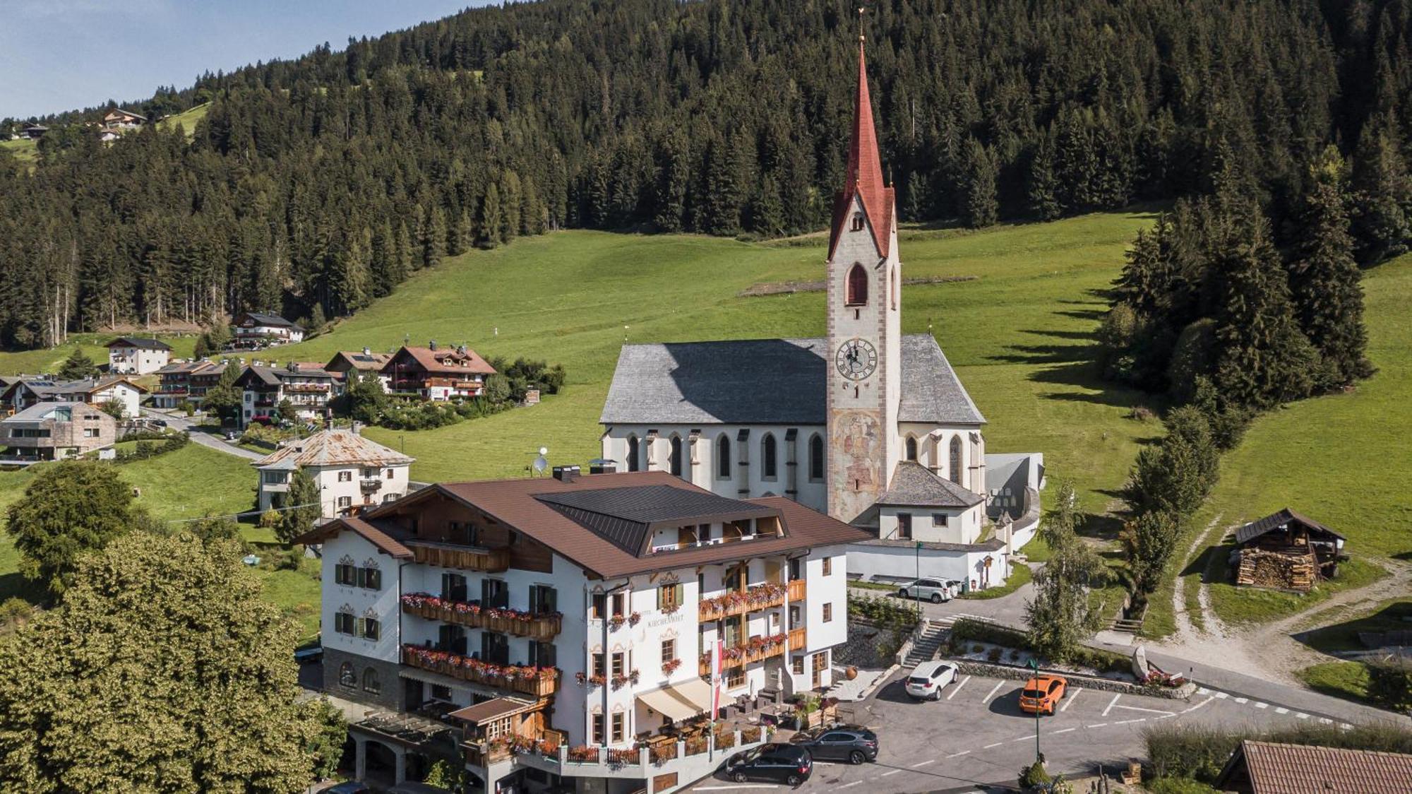 Hotel Kirchenwirt Dobbiaco Exterior photo